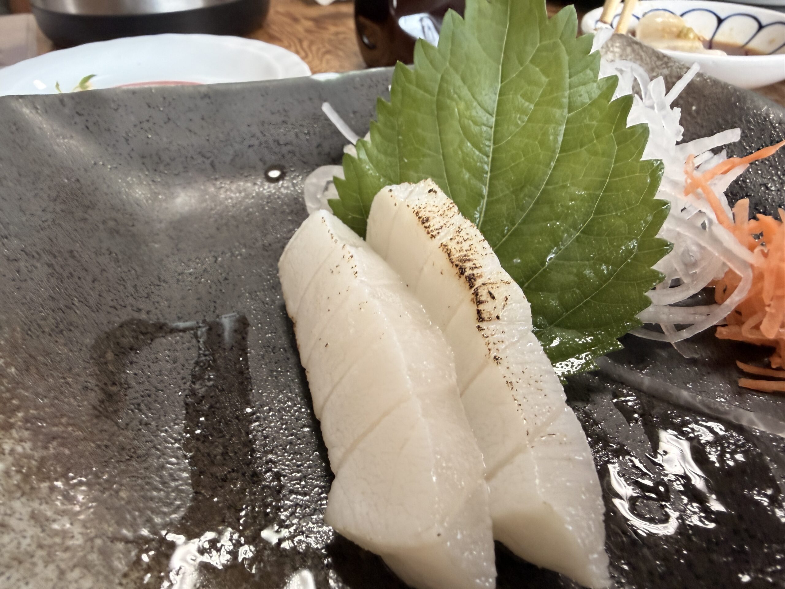 しらす亭で食べたアブラボウズの炙り刺し